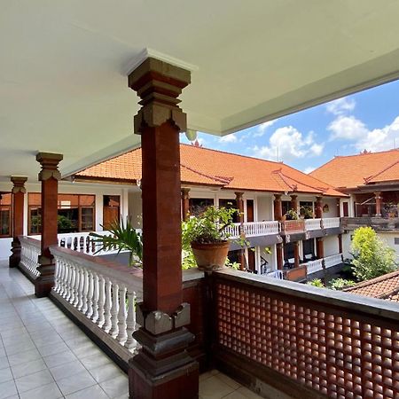 Legian Simpang Inn Hotel מראה חיצוני תמונה