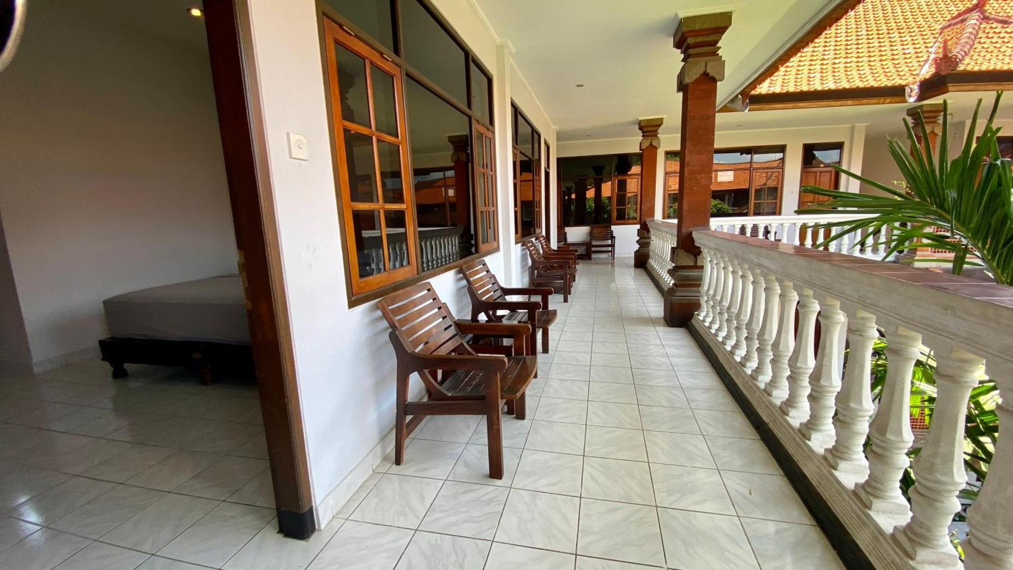Legian Simpang Inn Hotel מראה חיצוני תמונה