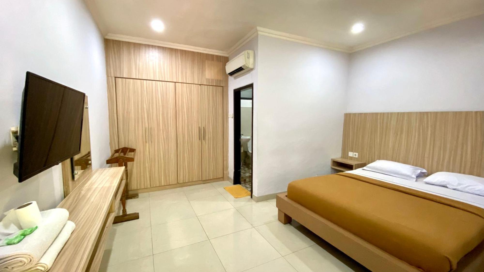 Legian Simpang Inn Hotel מראה חיצוני תמונה