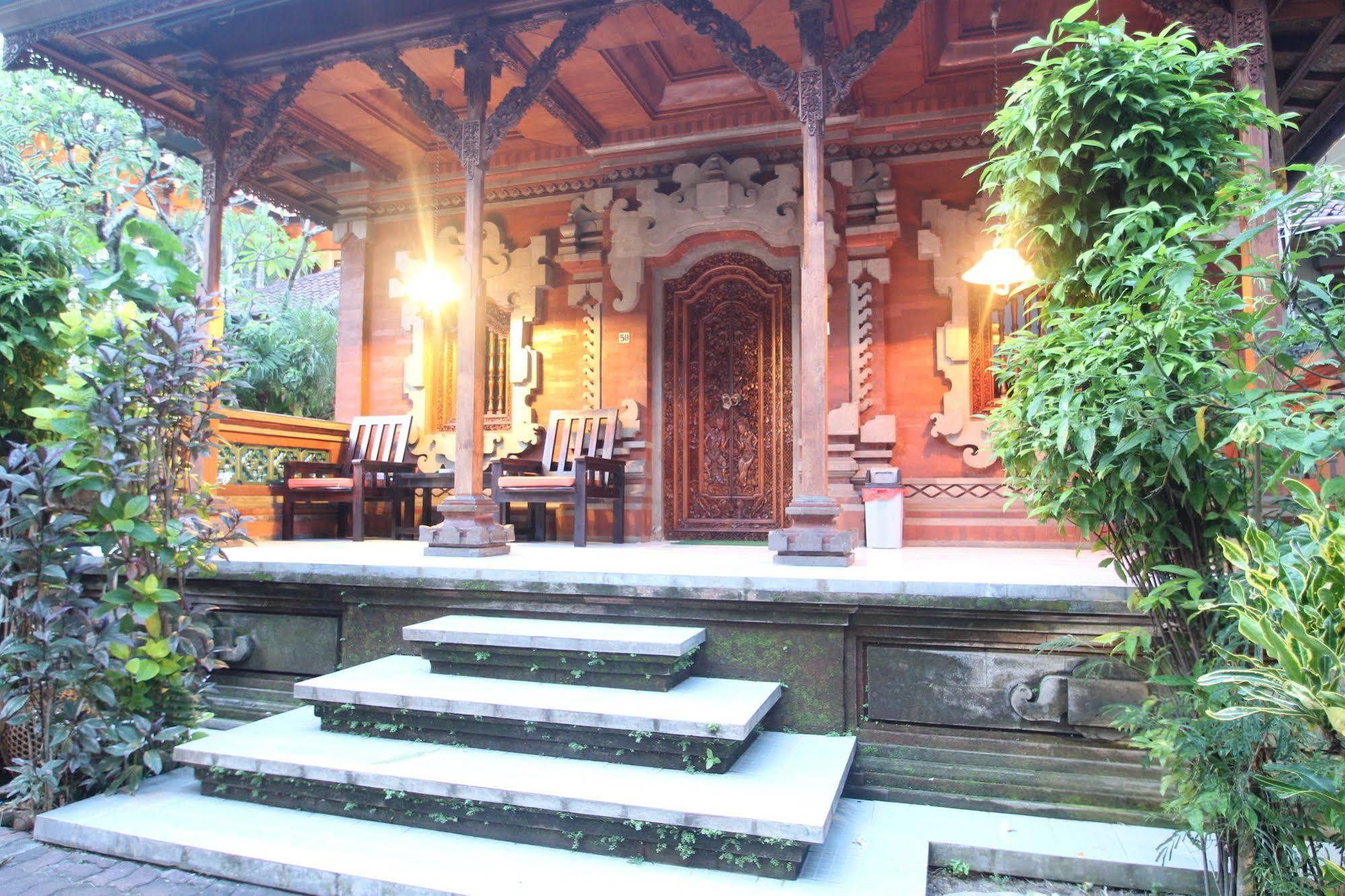 Legian Simpang Inn Hotel מראה חיצוני תמונה