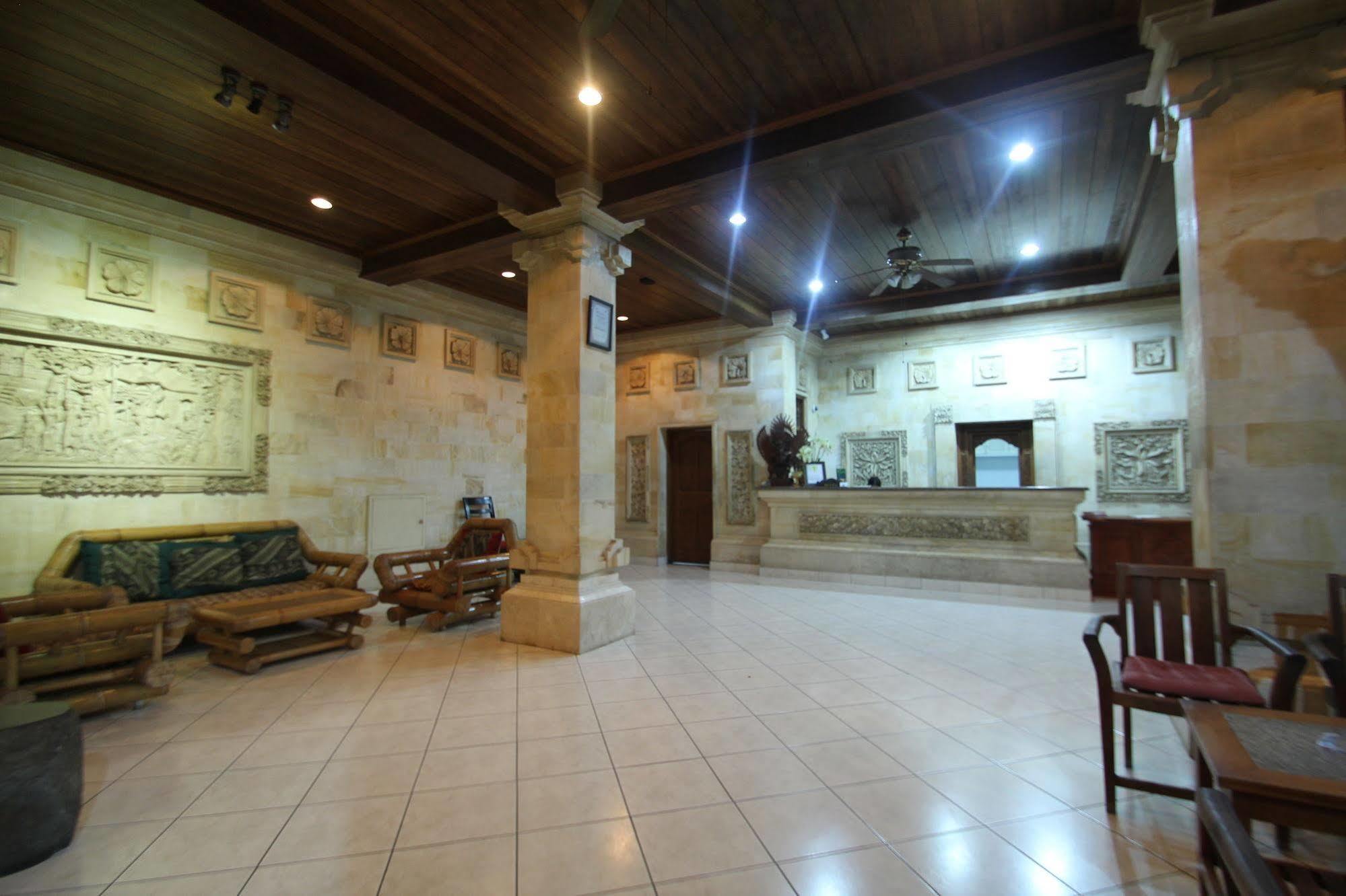 Legian Simpang Inn Hotel מראה חיצוני תמונה
