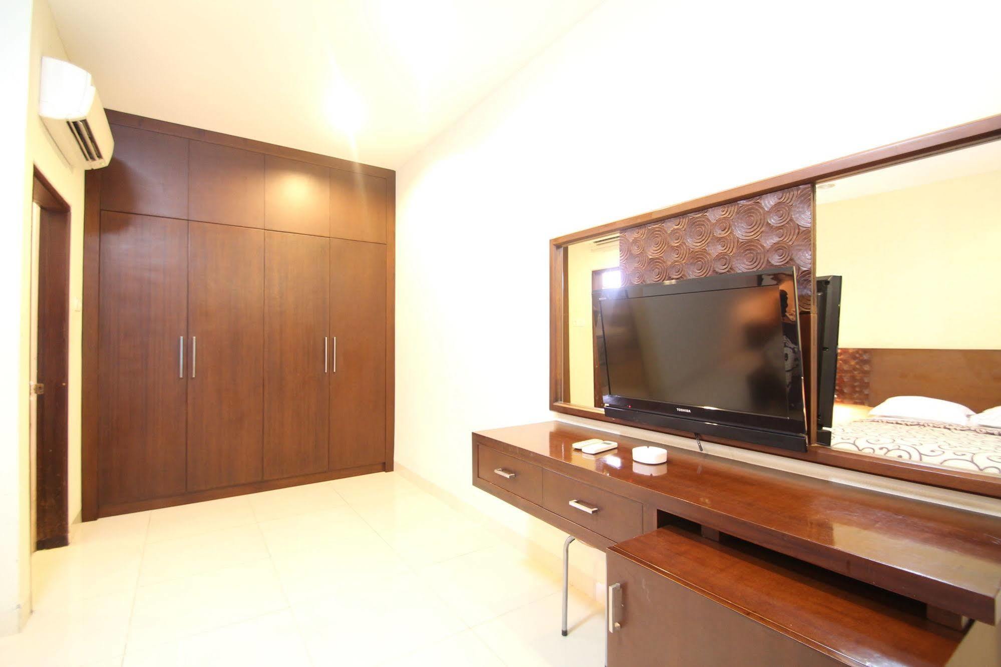 Legian Simpang Inn Hotel מראה חיצוני תמונה