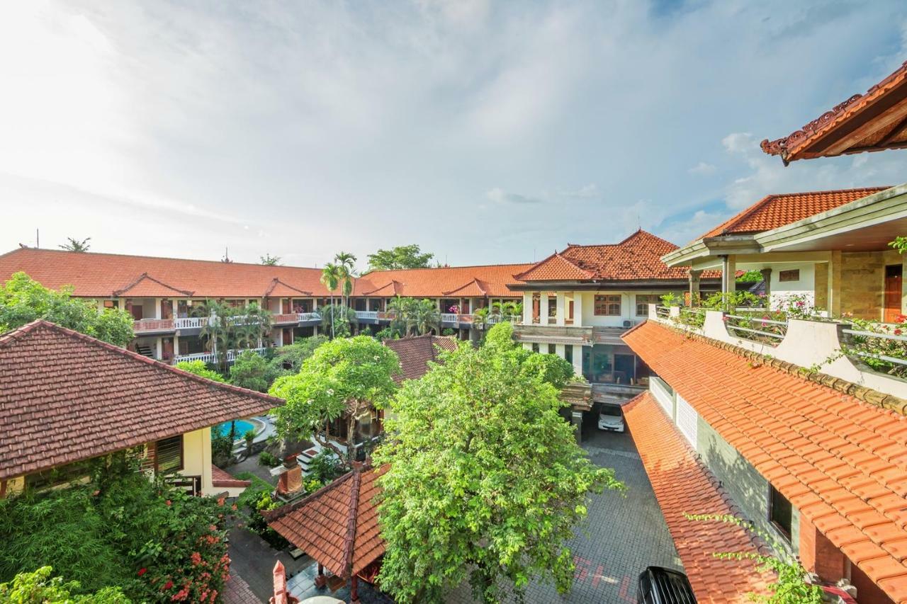 Legian Simpang Inn Hotel מראה חיצוני תמונה