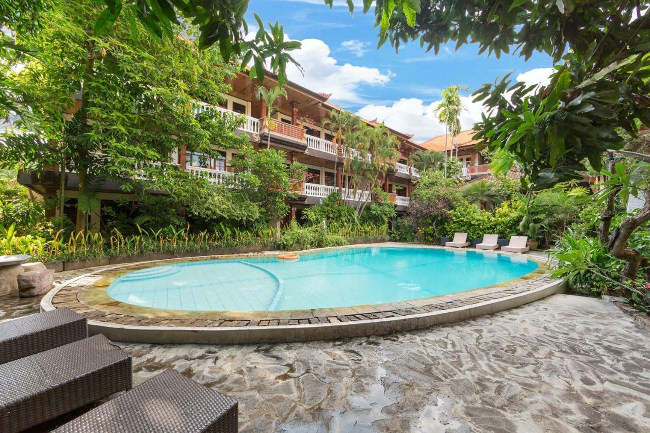 Legian Simpang Inn Hotel מראה חיצוני תמונה