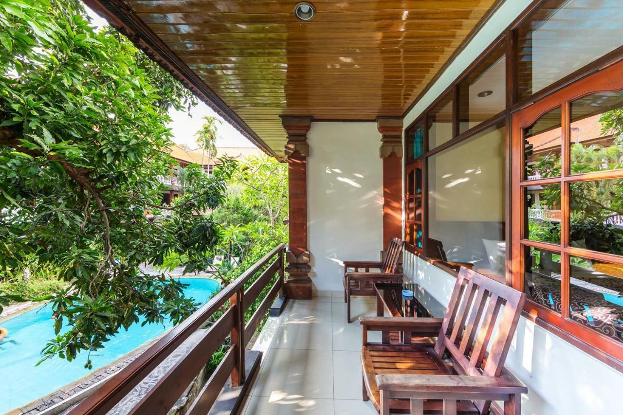 Legian Simpang Inn Hotel מראה חיצוני תמונה