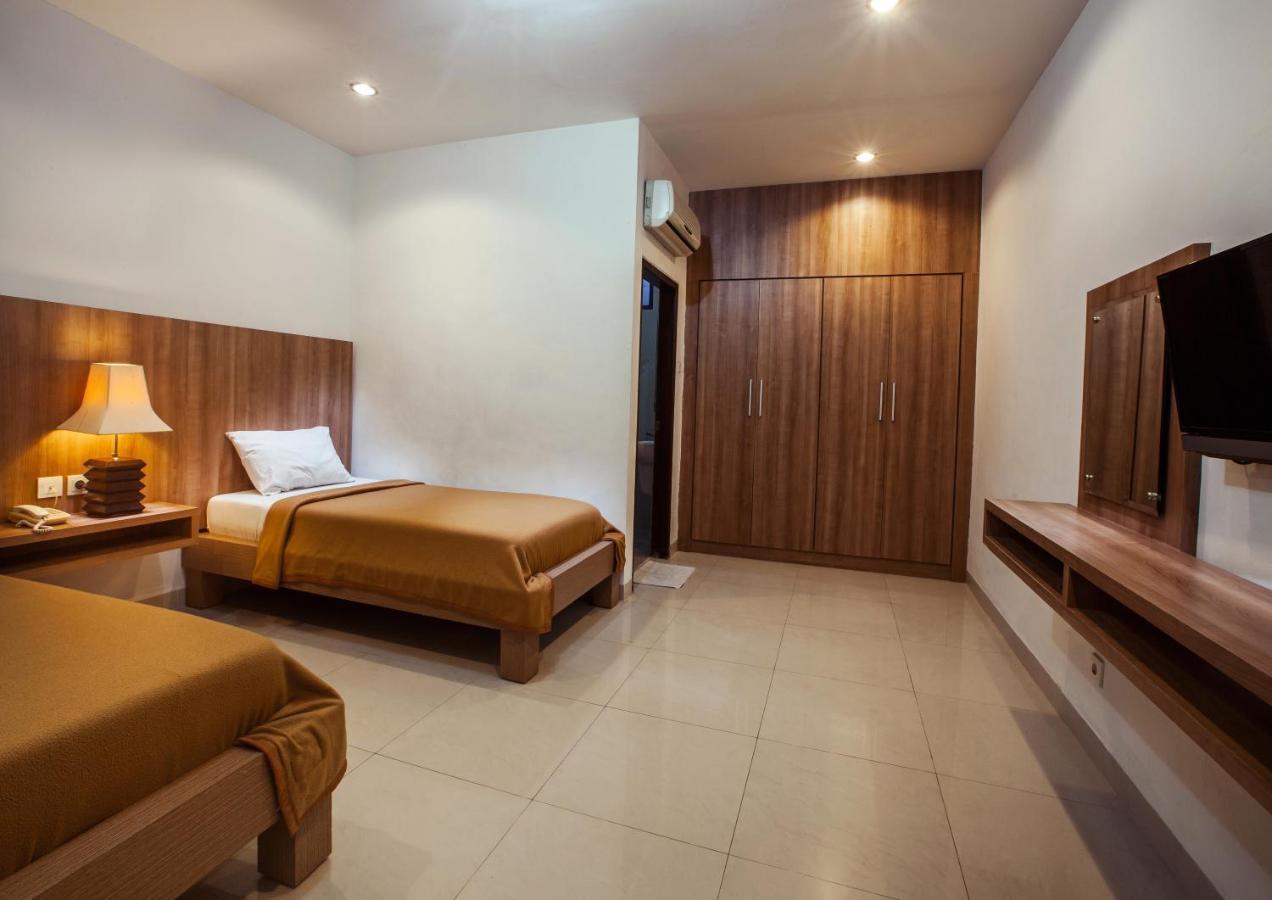 Legian Simpang Inn Hotel מראה חיצוני תמונה